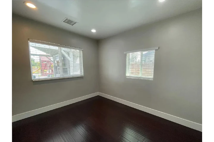 $980 : updated 2-bedroom, 1-bathroom image 4