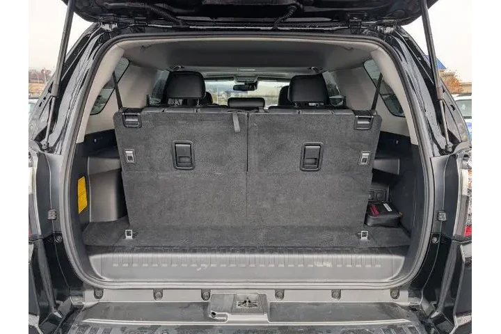 $22243 : GMC Yukon 2017 4x4 Denali 4d image 9