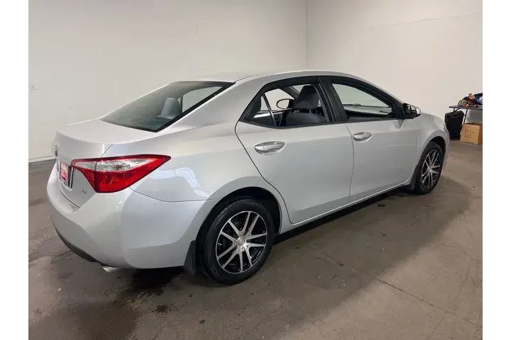 $15918 : Toyota Corolla 2015 image 4