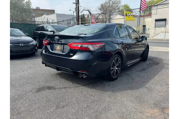 2018 TOYOTA CAMRY2018 TOYOTA image 1