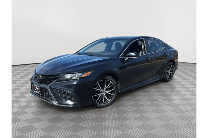 $15000 : 2023 Camry SE image 1