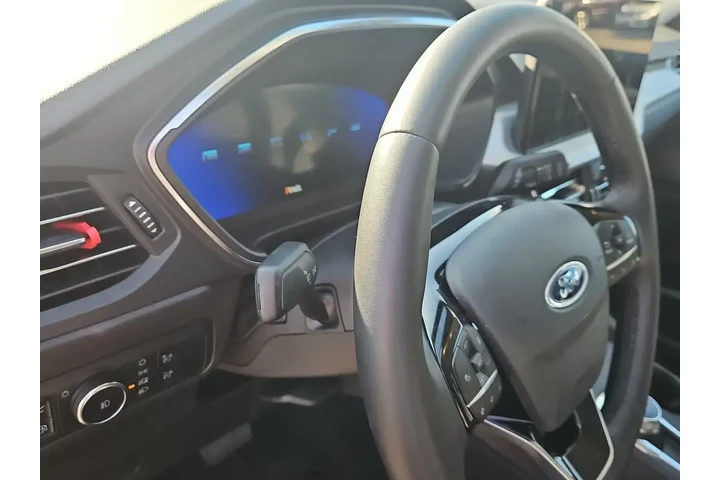 $30000 : Ford Escape Plug-In Hybrid 2 image 2