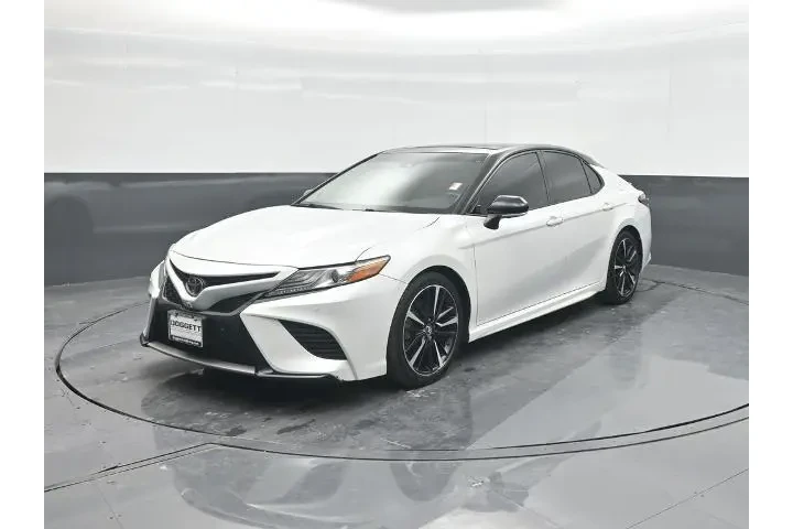 $20998 : Toyota Camry 2018 XLE V6 4dr image 1