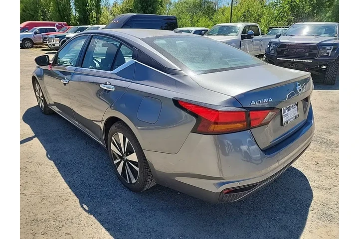 $17200 : Nissan Altima 2022 2.5 SV 4d image 3