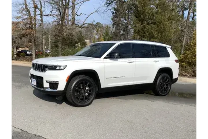 $28500 : 2021 GRAND CHEROKEE image 3