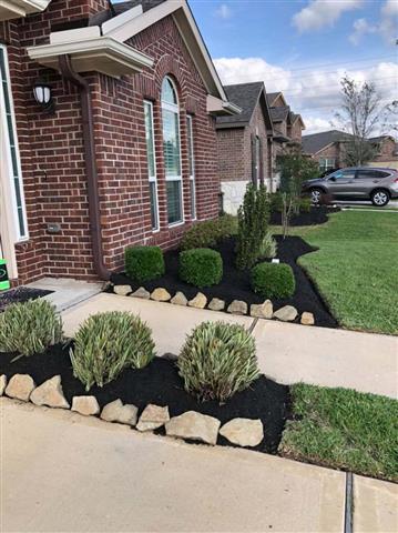 Meliton Landscaping and Tree S image 3