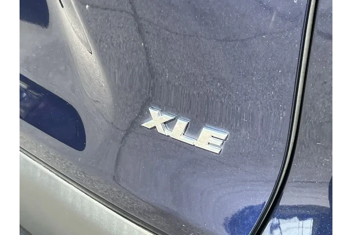 $29879 : Toyota RAV4 2022 XLE Premium image 7