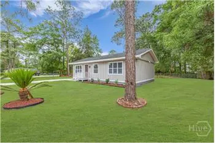 $1950 : Rental property with 3 bedro image 5