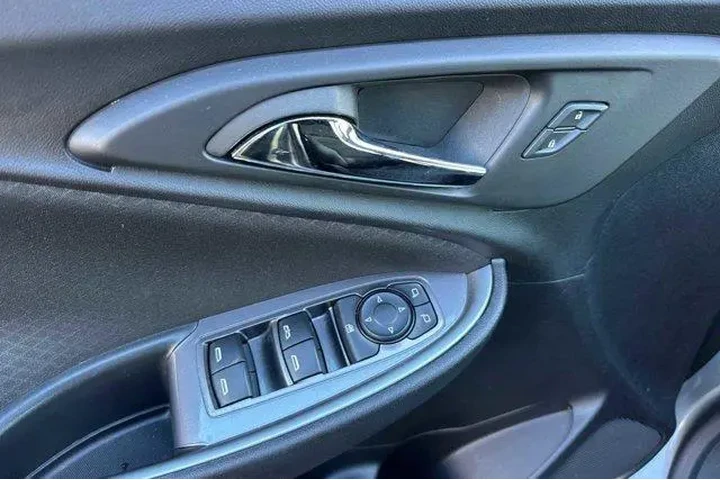 $14991 : Chevrolet Malibu 2024 LT 4dr image 9