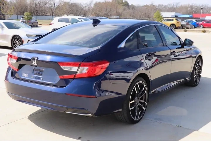 2019 Accord Sedan image 4