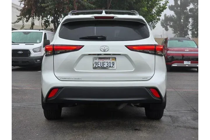 $33500 : Toyota Highlander 2023 XLE 4 image 6