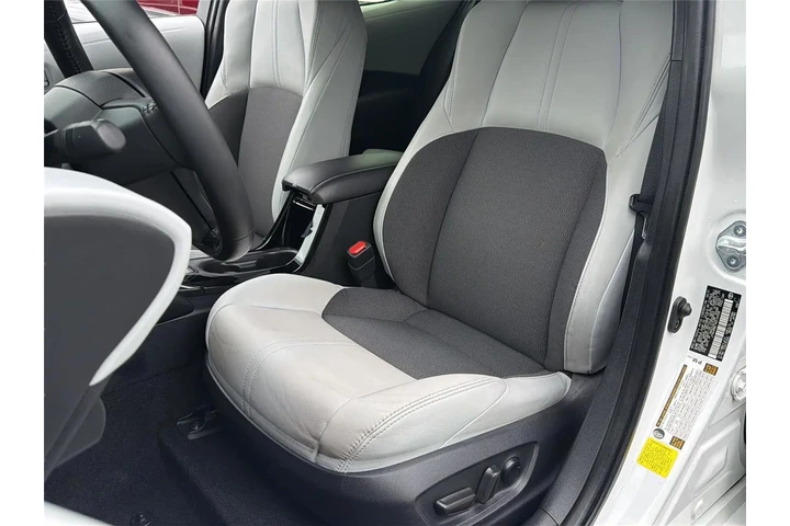 $17990 : Toyota Corolla Hatchback 202 image 10