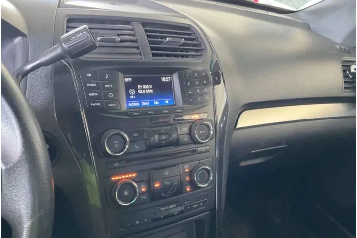 $13777 : 2017 Explorer Police Intercep image 7