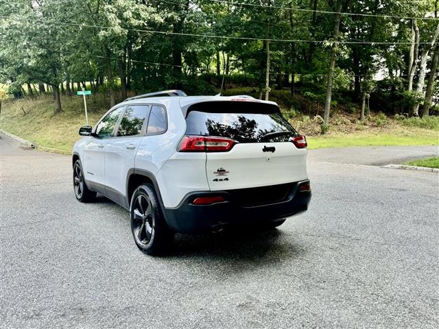 $6995 : 2016 JEEP CHEROKEE2016 JEEP C image 9