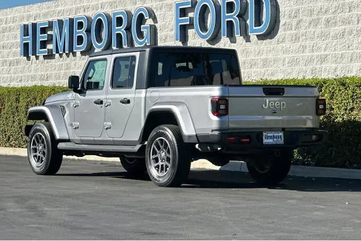 $28595 : Jeep Gladiator 2020 4x4 Over image 6