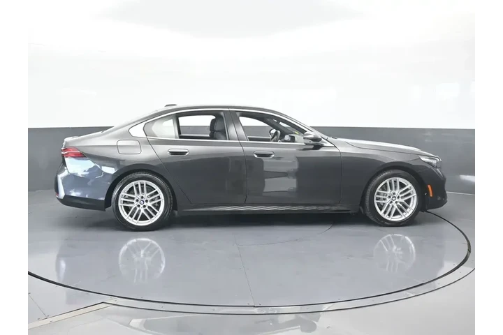 $37599 : BMW 5 Series 2024 AWD 530i x image 7