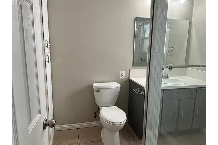 $800 : casa renovada de 2 dormitorio image 9