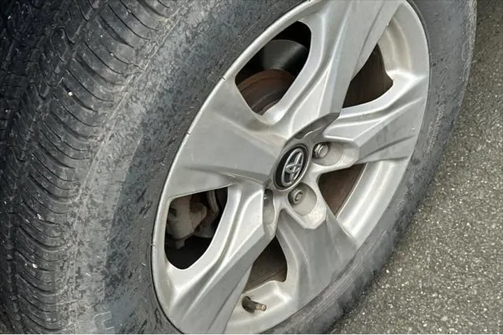 $29990 : Toyota RAV4 Hybrid 2021 AWD image 4