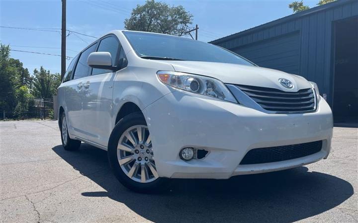 $23988 : 2017 Sienna XLE Premium 7-Pas image 1