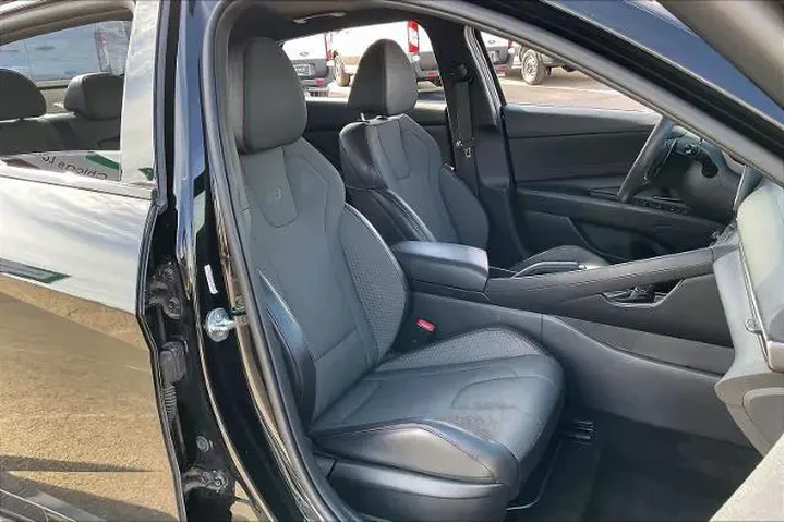 $21978 : Hyundai ELANTRA 2023 N Line image 8