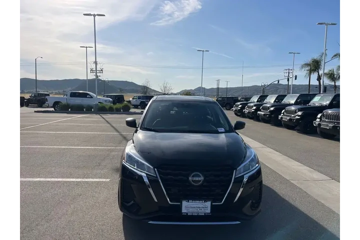 $17055 : Nissan Kicks 2024 S 4dr Cros image 3