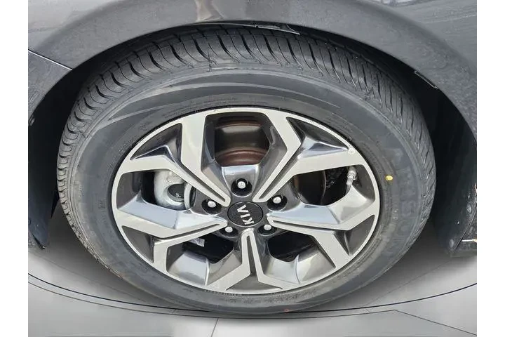 $10592 : Kia Forte 2020 LXS 4dr Sedan image 9