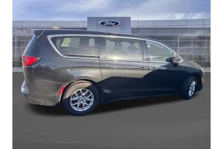 $21865 : Chrysler Voyager 2023 LX 4dr image 4