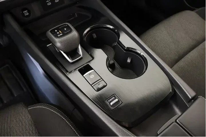 $23138 : Nissan Rogue 2024 SV 4dr Cro image 7