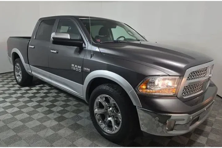 $27400 : Ram 1500 2018 4x4 Laramie 4d image 2