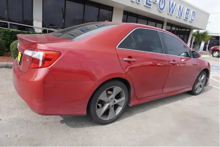 $10988 : Toyota Camry 2012 SE V6 4dr image 6