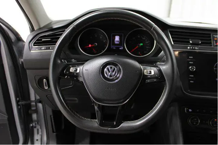 $16453 : Volkswagen Tiguan 2021 SE 4d image 9
