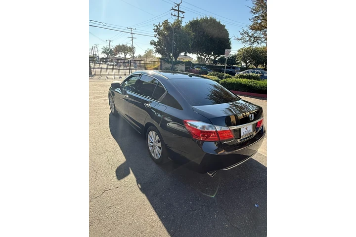 $8999 : Honda accord 2015 touring v6 image 2