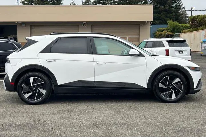 $37990 : Hyundai IONIQ 5 2025 SEL 4dr image 3