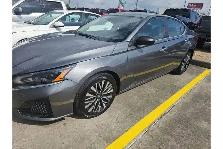 $21958 : Nissan Altima 2025 2.5 SV 4d image 1