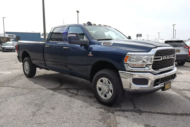 $60688 : 2024 3500 Tradesman image 3
