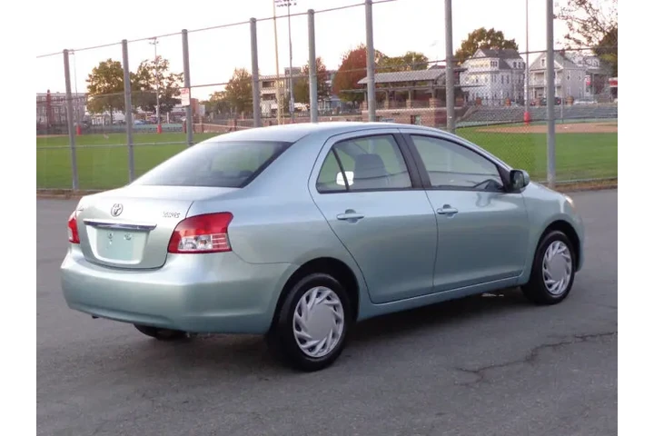 $7800 : 2010 Yaris image 6