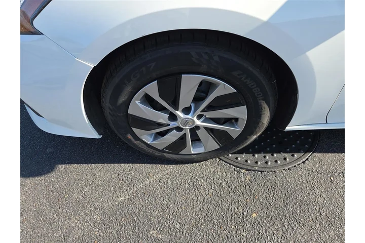 $15995 : 2019 Altima 2.5 S image 9