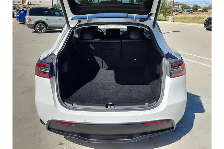 $29315 : Tesla Model Y 2021 AWD Long image 9