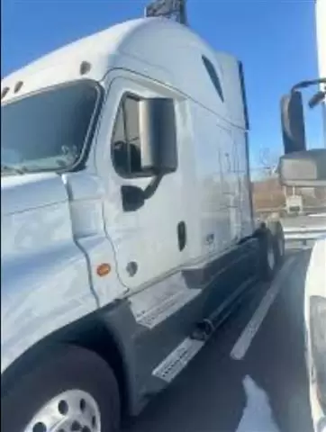 URGENT TRUCK DRIVER NEEDED image 1