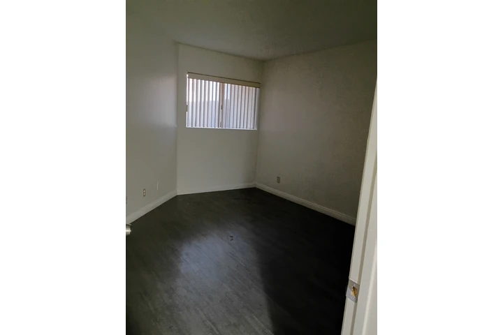 $1150 : Cuarto en renta image 2