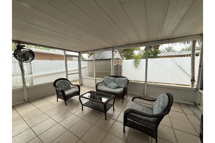 $2200 : Apartamento en Renta Hialeah image 9