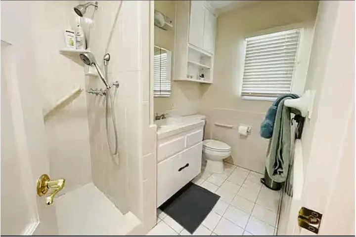 $1400 : Experience the charming home image 6