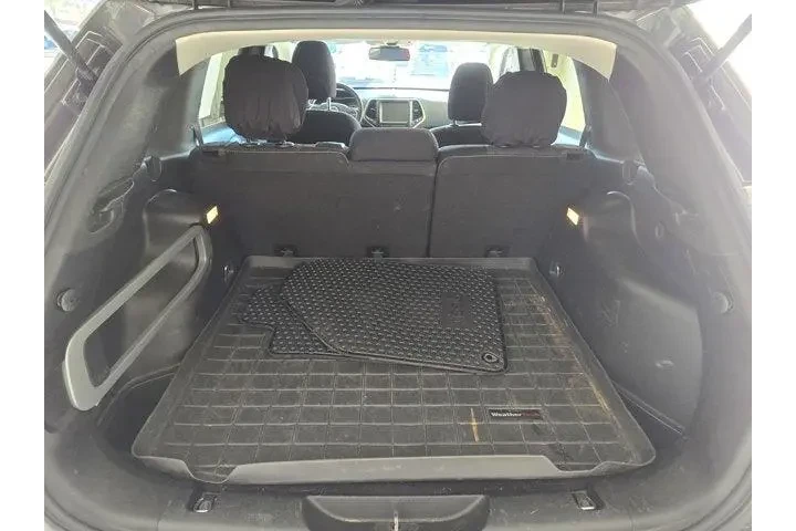 Jeep Cherokee 2015 4x4 Latit image 8