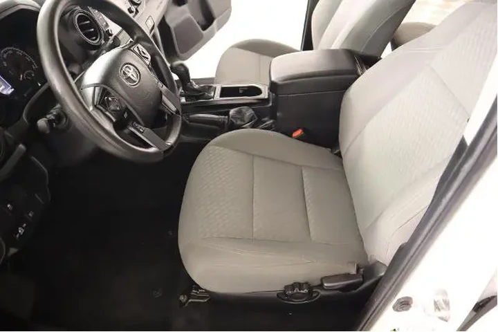 $27016 : Toyota Tacoma 2022 4x2 SR 4d image 10