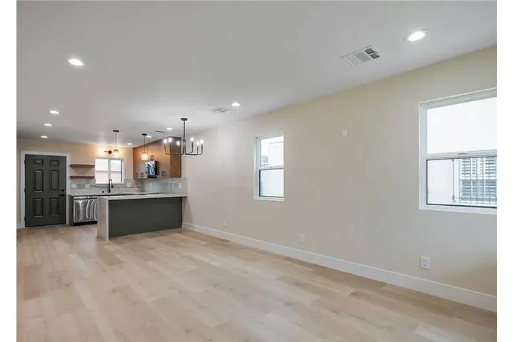 $850 : Casa de diseño con 2 dormitori image 2