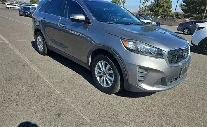 $17940 : Pre-Owned 2019 Sorento LX image 1