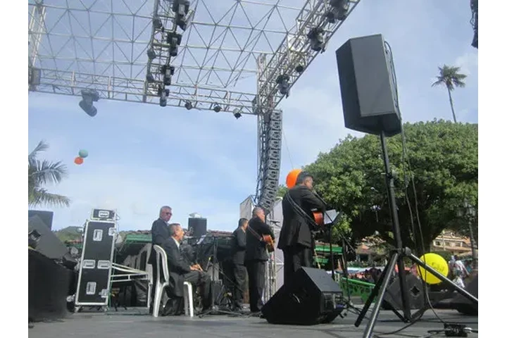 Grupo de musica parrandera image 1