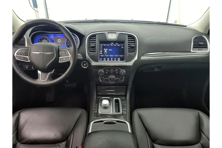 $27998 : Chrysler 300 2022 Touring L image 9