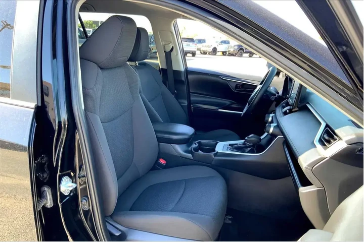 $22198 : Toyota RAV4 2021 AWD LE 4dr image 8