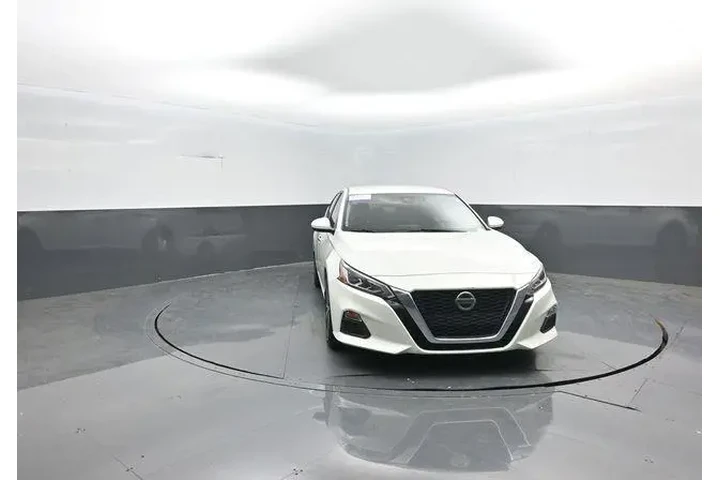 $19398 : Nissan Altima 2022 2.5 SV 4d image 2